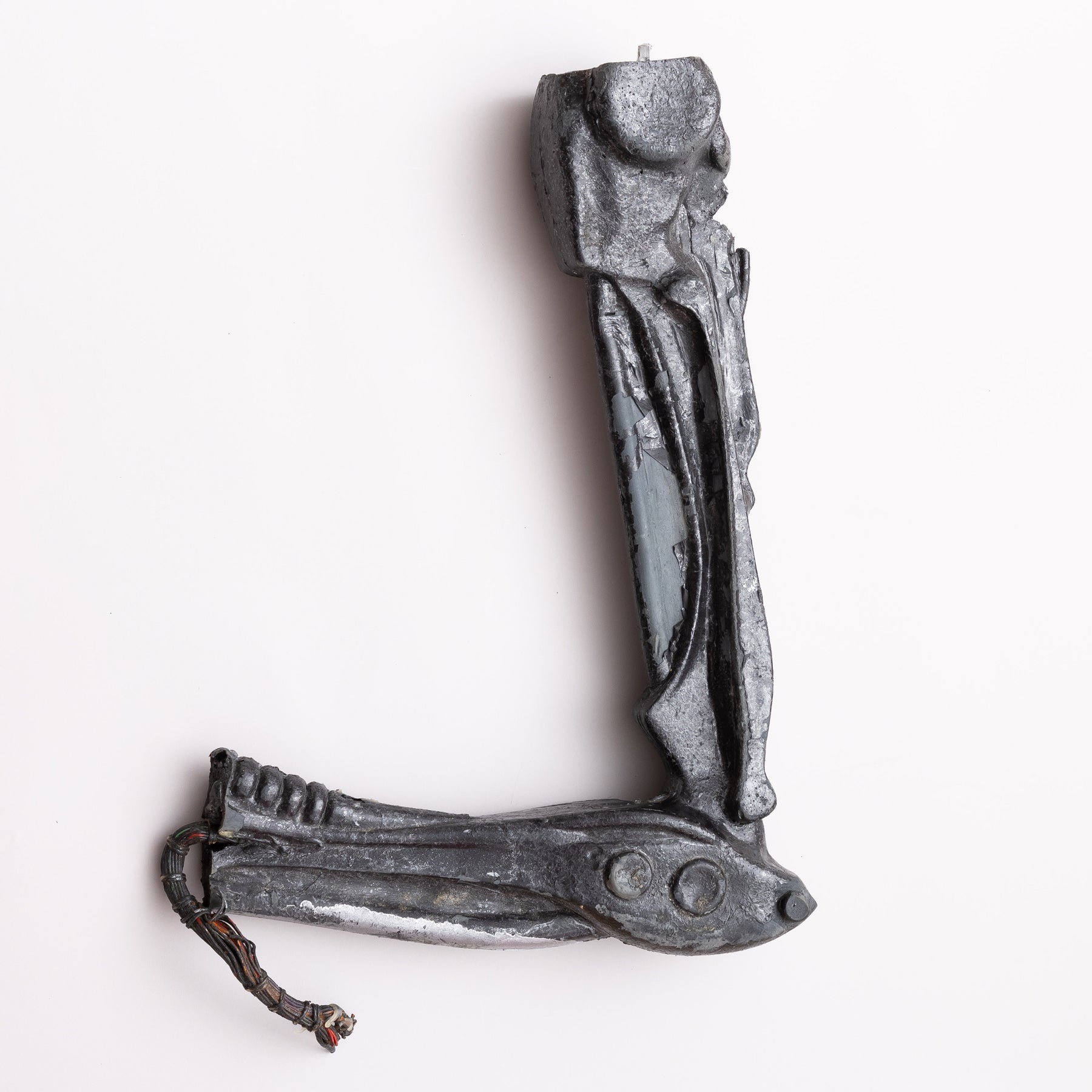 映画「マトリックス レボーションズ」の撮影で実際に使用された小道具、 機械の軍隊歩兵「センチネル」の腕(脚)とメインセクションを繋ぐセクション(関節部)