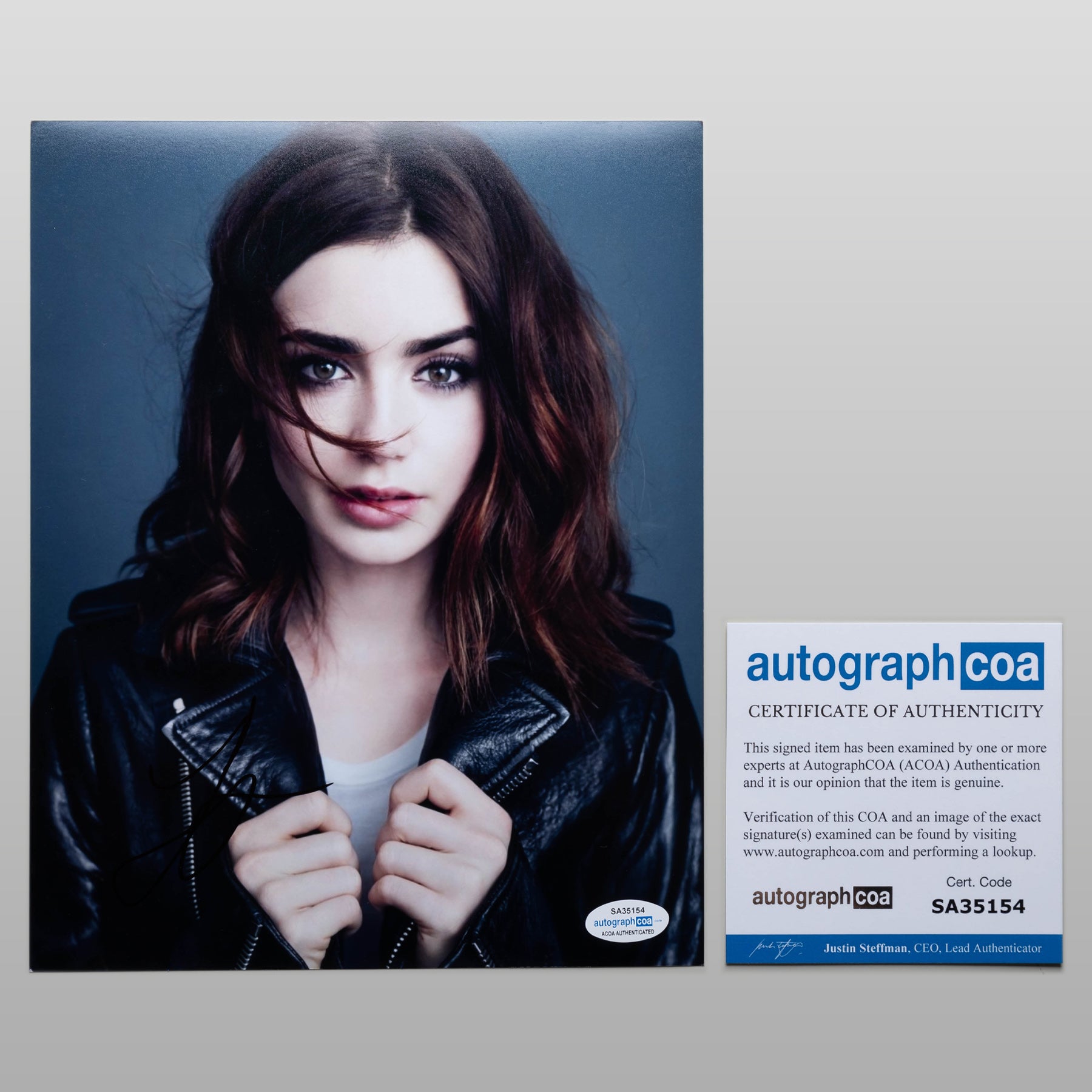 リリー・コリンズ